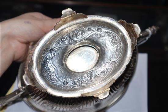 A late Victorian embossed silver two-handled shaped oval bowl, London, 1900, 18.5 oz.